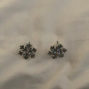 These are beautiful snow flake earings